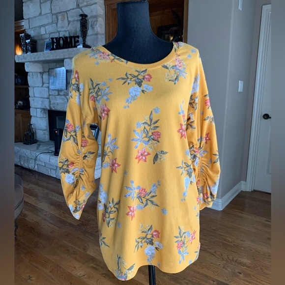 Comp Vintage Floral Top - Picture 4 of 9